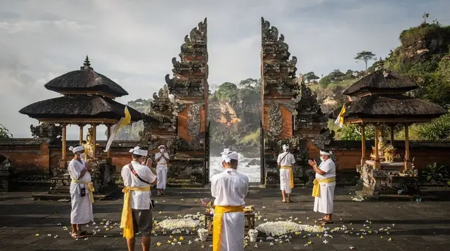 Uluwatu Temple and the Kecak Dance